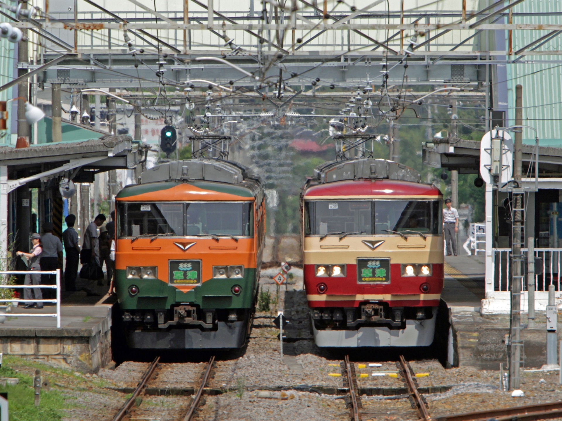 鉄道 電車 185系 草津32号 と 草津3号 壁紙19x1440 壁紙館