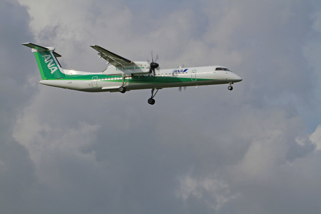 DHC-8 JA856A