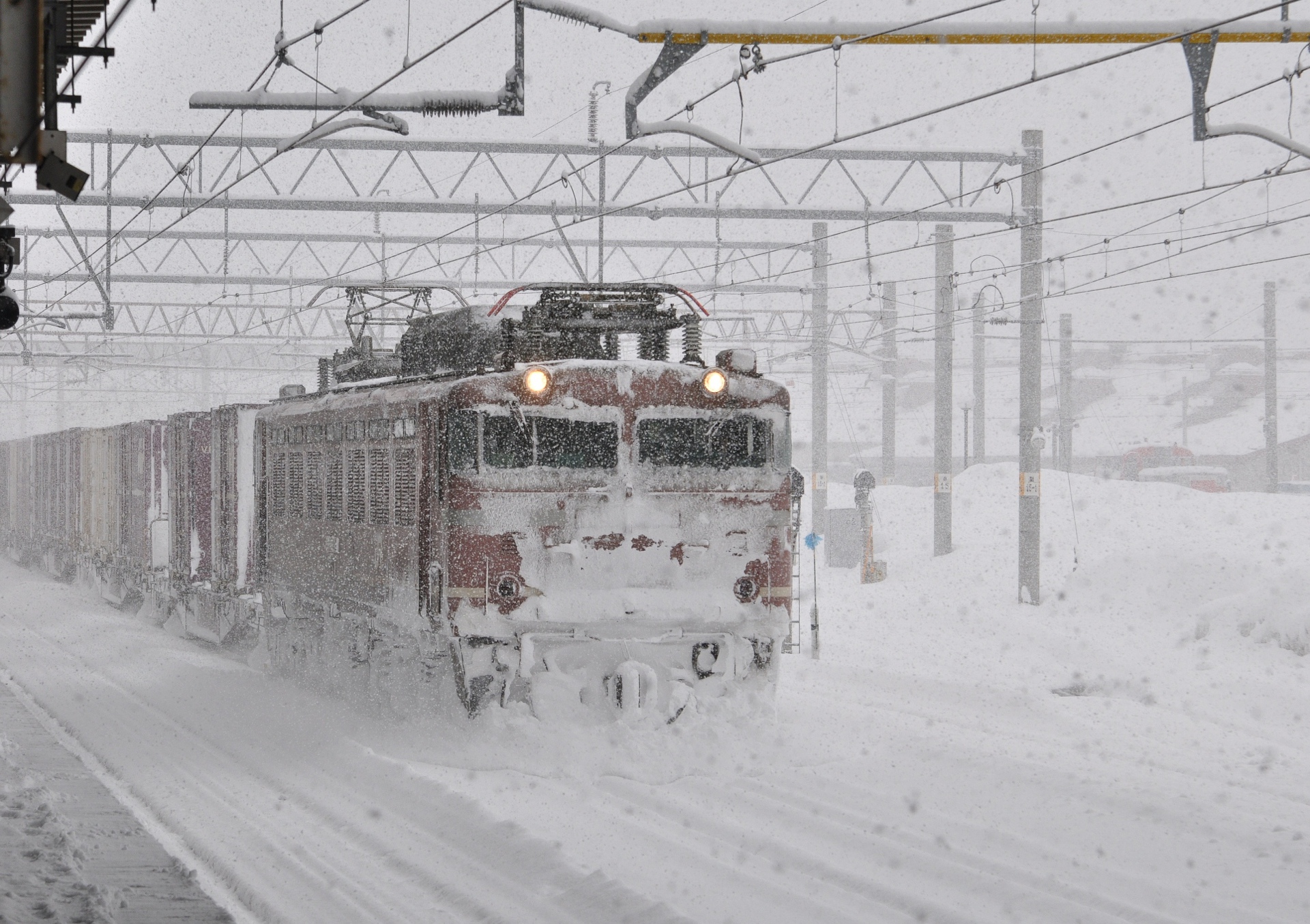 鉄道 電気機関車 雪との闘い2 壁紙19x1355 壁紙館