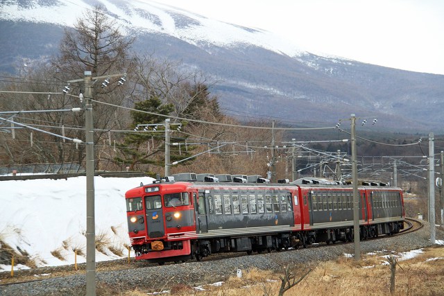 169系 しな鉄色