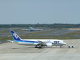 B787 JA813A