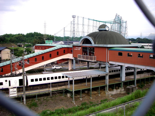 けやき台駅、特急つばめ通過