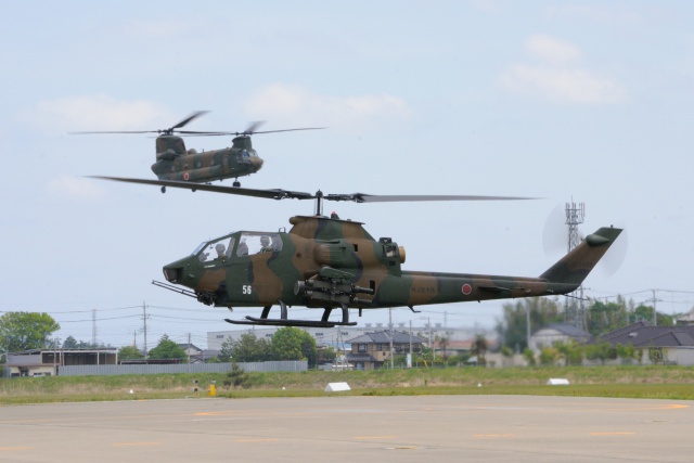 AH-1Sコブラ、CH-47Jチヌーク