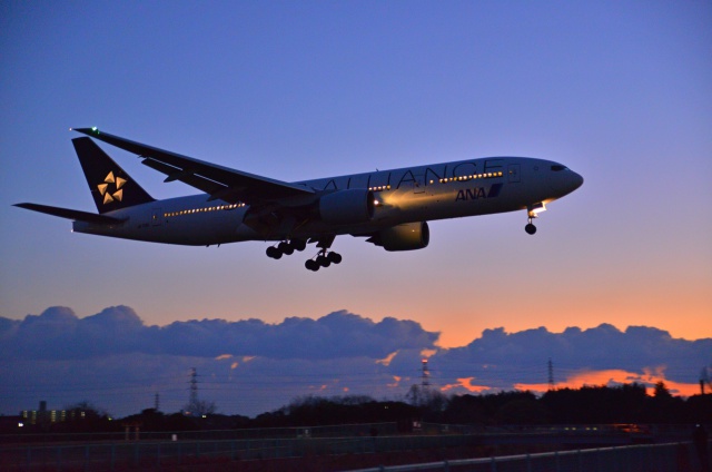 B777 Sunset Landing