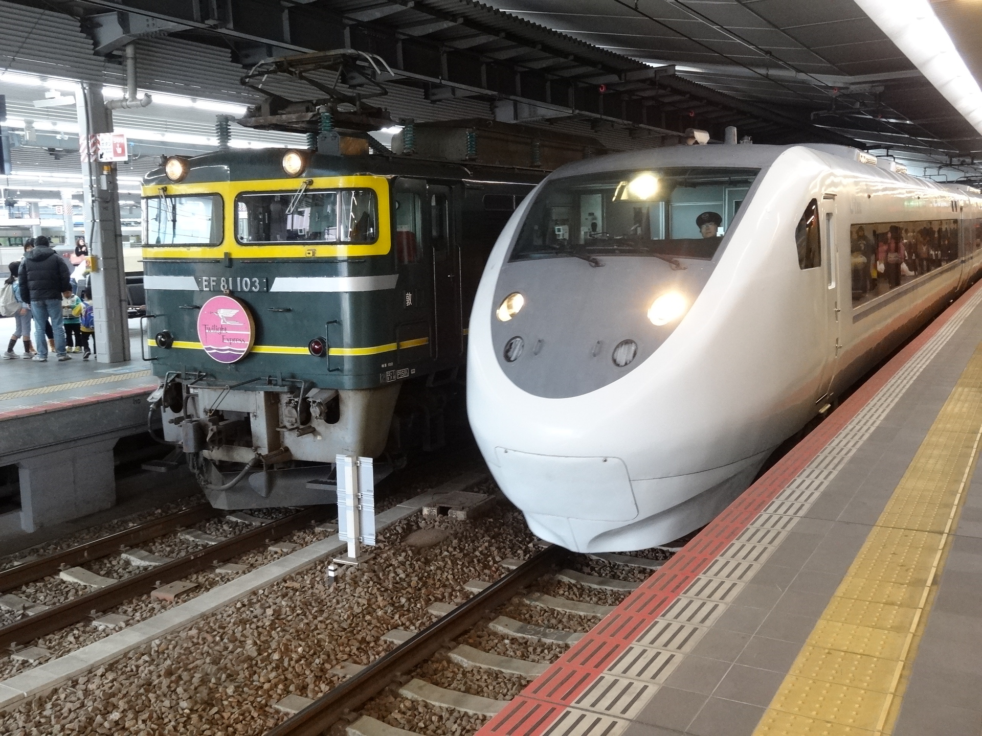 鉄道 電車 トワイライトとサンダーバード 壁紙19x1440 壁紙館