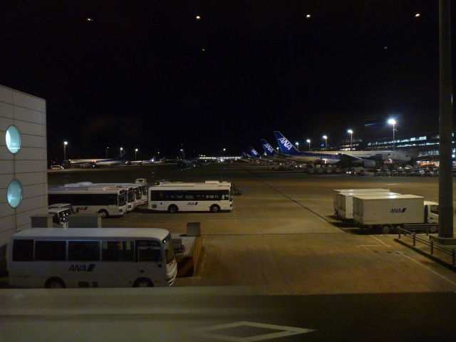 夜の羽田空港