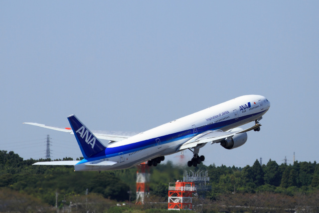 B777 JA733A