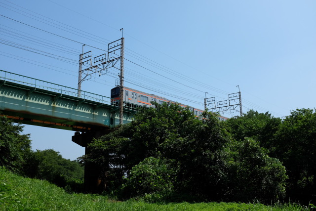 鉄橋を走る電車