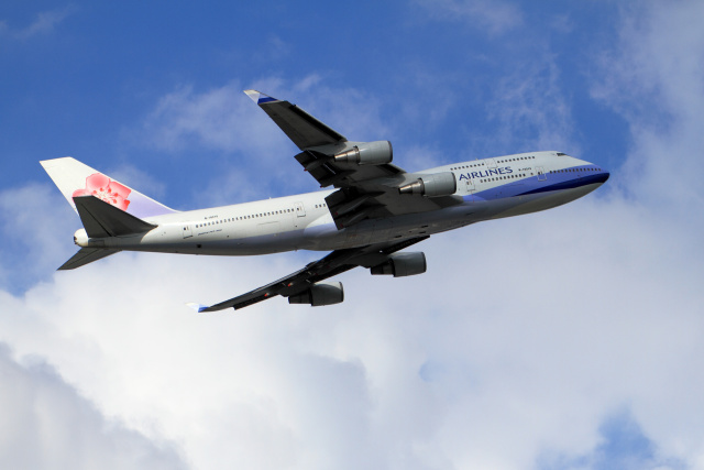 B747 B-18215