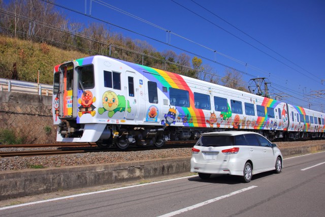 アンパンマン列車と並走