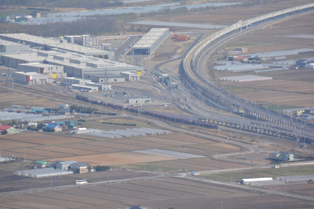 新幹線洗車 ディーゼル貨物通過