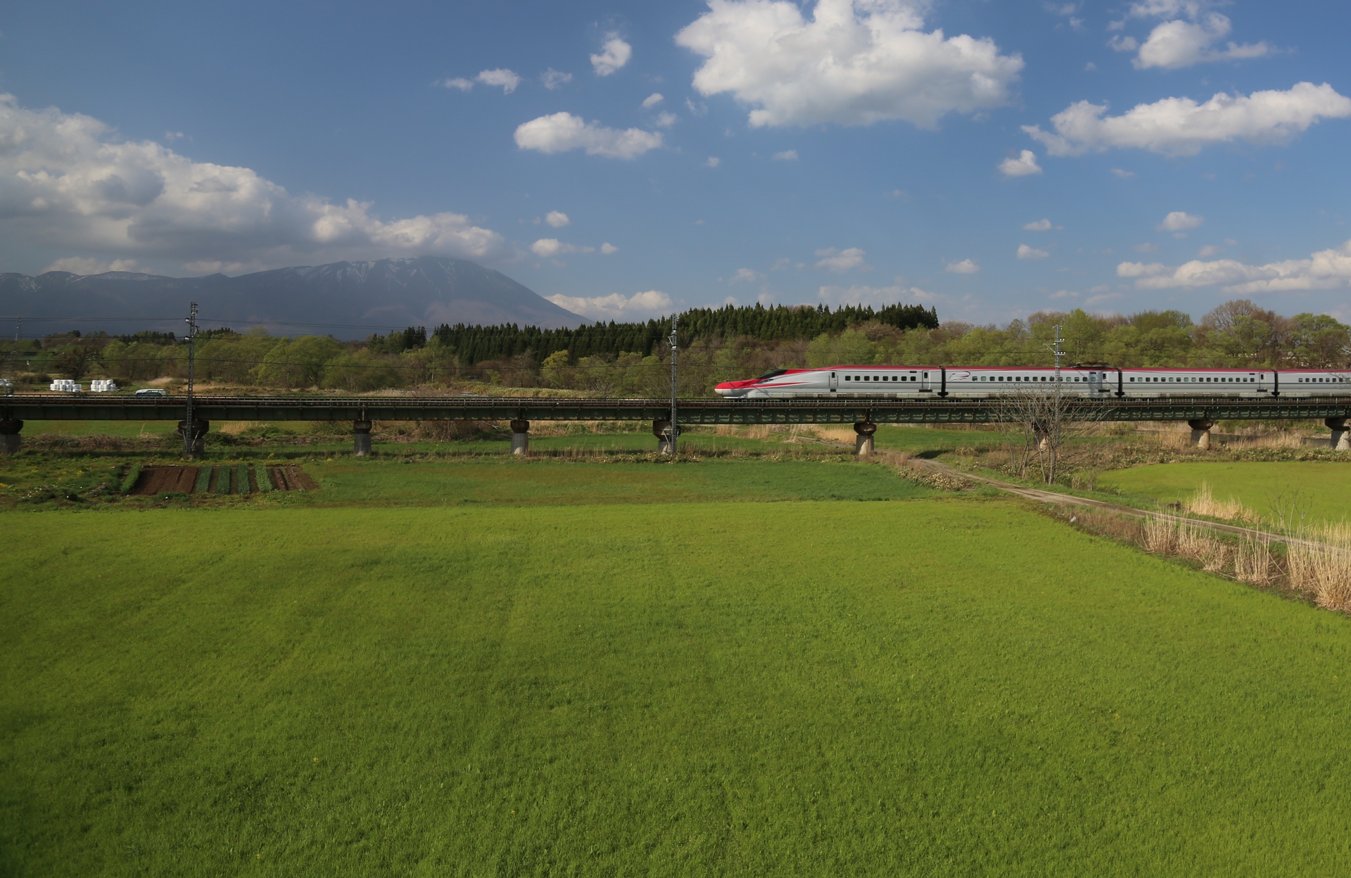 鉄道 新幹線 こまち と岩手山 壁紙19x1248 壁紙館