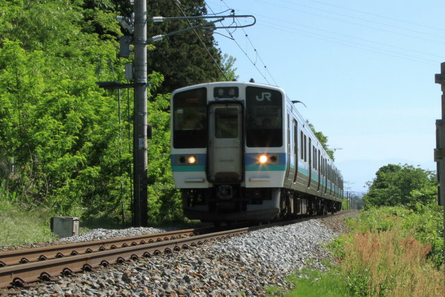 冠着峠に向かうE211系