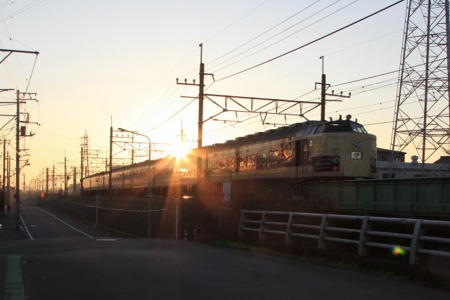 朝日を浴びるわくわくドリーム号