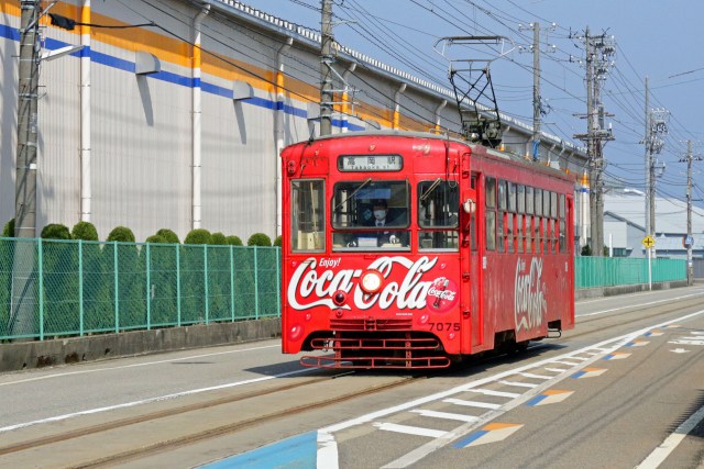 万葉線ラッピング車