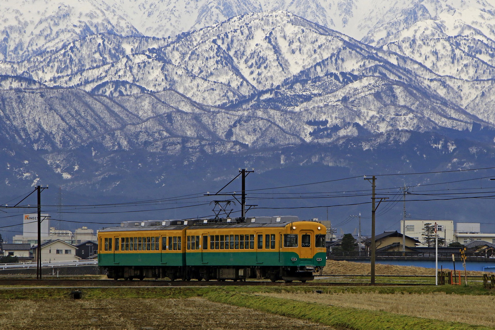 鉄道 電車 立山連峰バックの富山地鉄 壁紙1920x1280 壁紙館