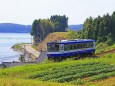 海岸を行く「のと鉄道」車