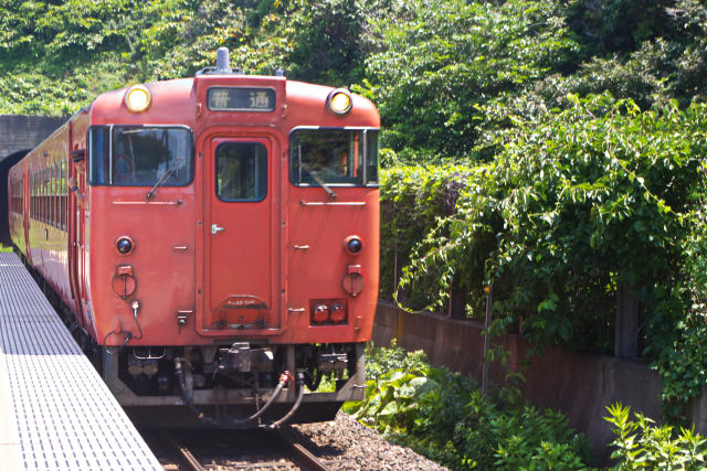 千畳敷駅の五能線 普通列車