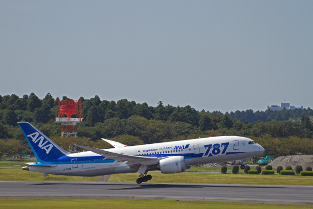 B787 JA806A