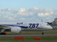 B787 JA813A