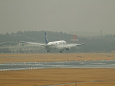 雨の成田空港