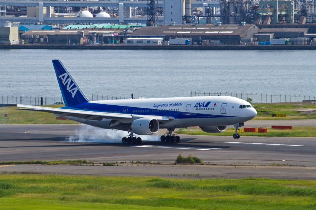 B777 JA717A