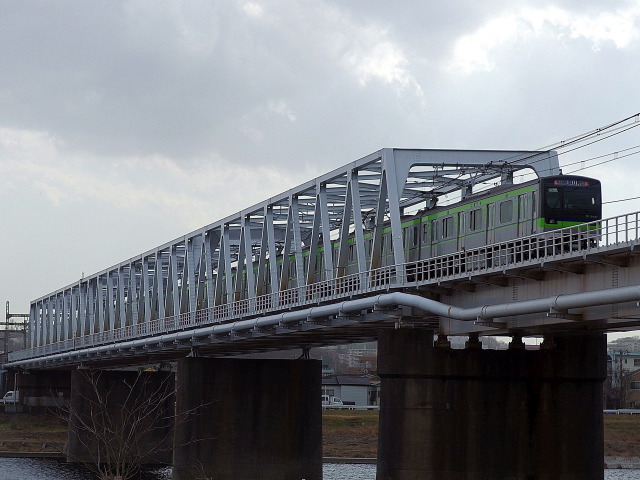 多摩川を渡る