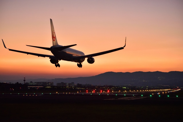 B737 landing 夕方の千里川にて