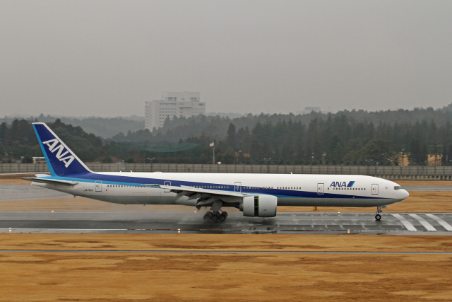 B777 JA781A