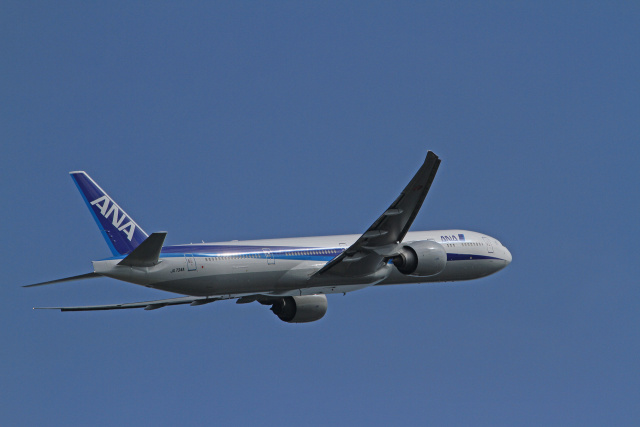 B777 JA734A