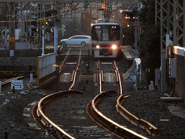 夕暮れの京王電車