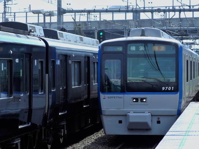 相鉄線特急電車