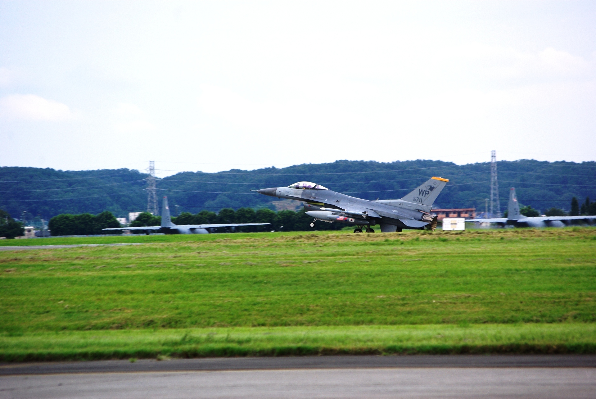 航空機 F16タッチダウン 壁紙19x1285 壁紙館