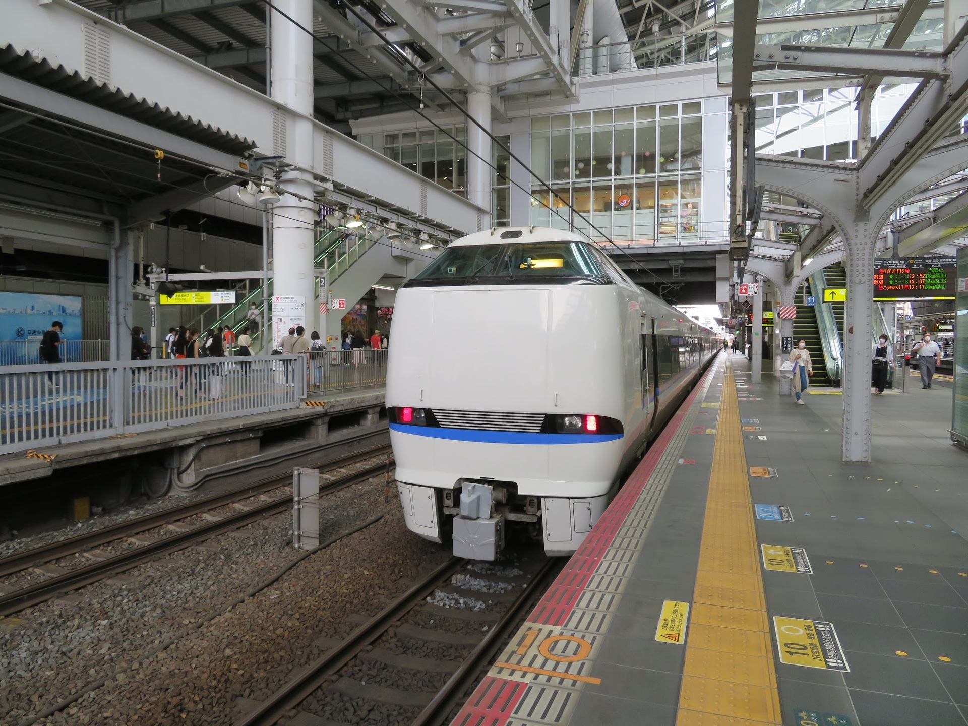 鉄道 電車 Jr西日本サンダーバード 大阪駅 壁紙19x1440 壁紙館