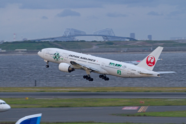 B777 JA8984