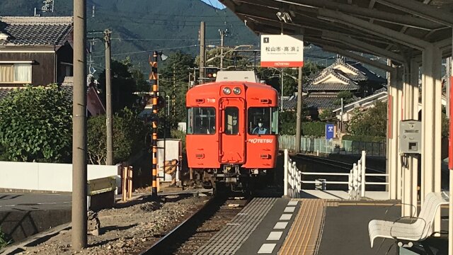 夕焼けのオレンジ電車