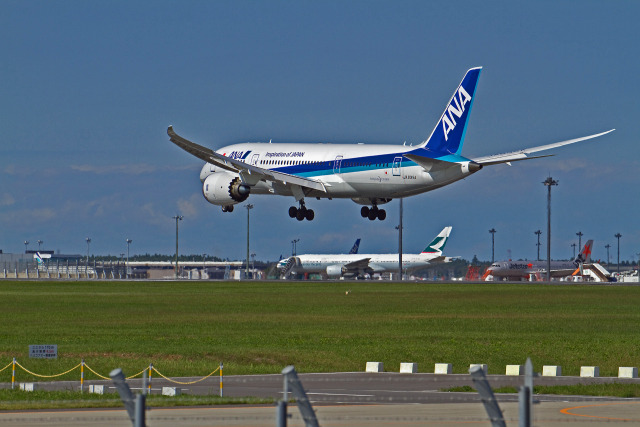 B787 JA835A