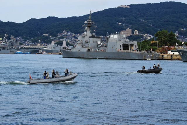 海自・特別機動船と「あきづき」