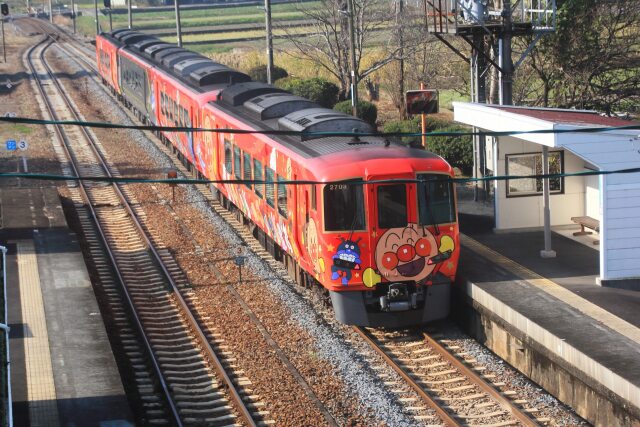 無人駅のアンパンマン