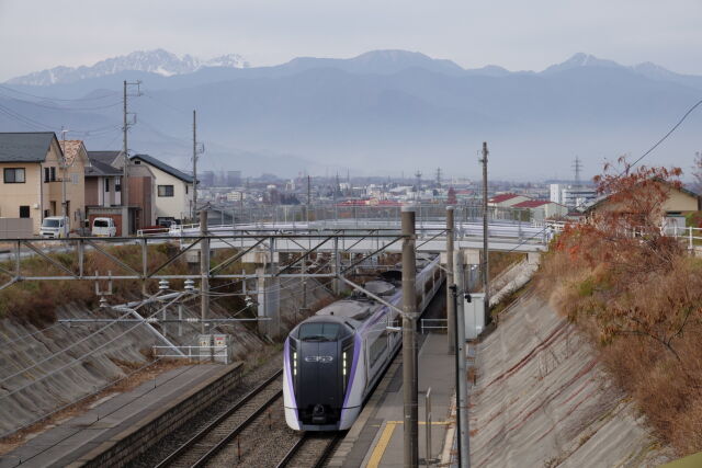 みどり湖駅通過