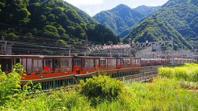 夏の黒部峡谷鉄道