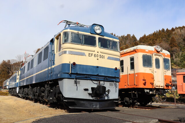 EF60と気動車